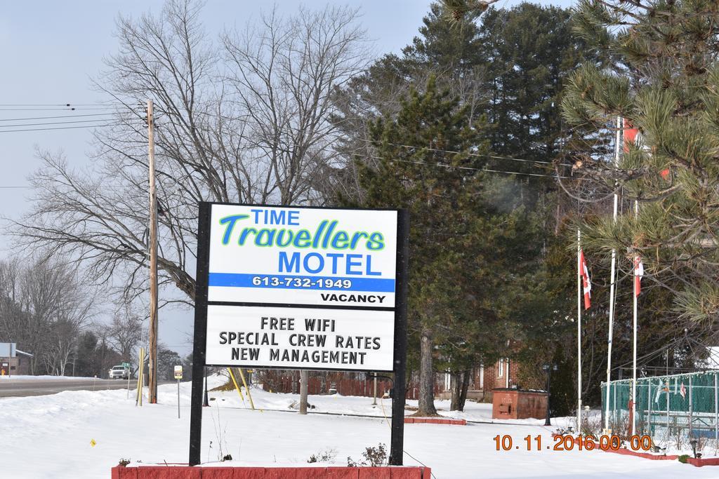 Time Travellers Motel Petawawa Kültér fotó